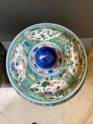 Een fraai paar grote Chinese famille verte dekselvazen, Kangxi — foto 9