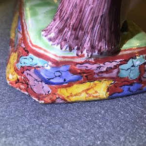 Een fraai paar polychrome Delftse petit feu en vergulde modellen van paarden, 1e helft 18e eeuw — foto 14