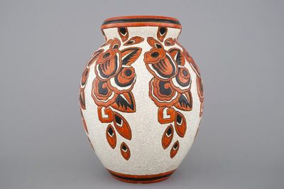 Een fraaie Art Deco vaas met craquelé voor Boch Kéramis door Charles Catteau, ca. 1930