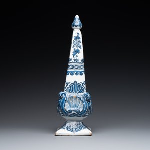 Een fraaie blauw-witte Delftse obelisk, eind 17e eeuw — foto 3