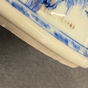 Een fraaie Chinese blauw-witte en koperrode 'Master of the Rocks' penselenbeker, Kangxi — foto 11