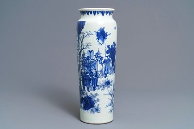 Een fraaie Chinese blauwwitte rouleau vaas met figuratief decor rondom, Transitie periode