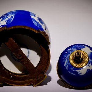 Een fraaie Chinese bleu poudré dekselpot met bronsmontuur, 19e eeuw — foto 5
