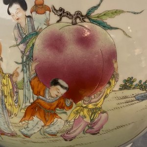 Een fraaie Chinese famille rose 'hu' vaas met onsterfelijken, Qianlong merk, ca. 1900 — foto 14