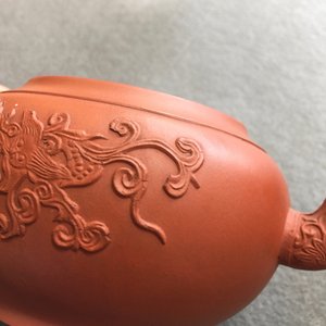 Een fraaie Chinese Yixing steengoed theepot met deksel, Kangxi — foto 9