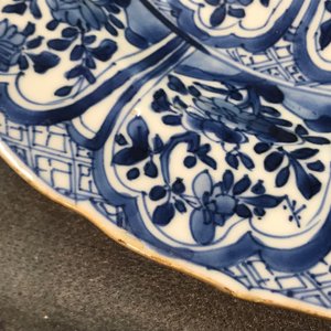 Een fraaie collectie Chinees blauwwit en famille rose porselein, Kangxi/Qianlong — foto 47