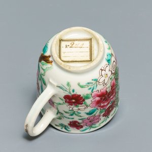 Een fraaie collectie Chinees famille rose theegoed, Yongzheng/Qianlong — foto 4