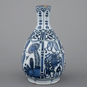Een fraaie Delfts aardewerken chinoiserie Wan-Li flesvormige vaas, 17e eeuw — foto 3