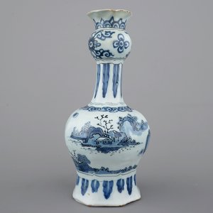 Een fraaie Delftse knobbelvaas met chinoiserie decor, eind 17e eeuw — foto 4
