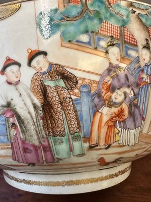 Een fraaie grote Chinese Canton famille rose kom met mandarijns decor, Qianlong — foto 15