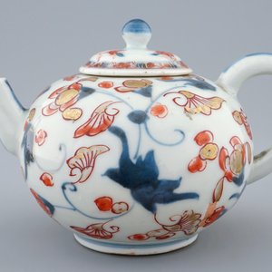 Een fraaie Japanse Imari theepot met deksel, Edo, 18e eeuw — foto 2