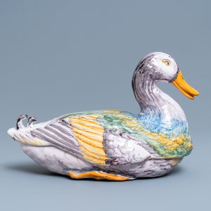Een fraaie polychrome terrine in de vorm van een eend, Frankrijk, 18e eeuw — foto 4