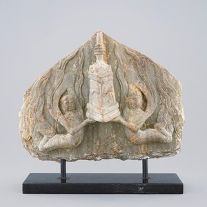 Een fragment van een Chinees marmeren reliëf, Noordelijk Qi of Sui Dynastie, 6/7e eeuw — foto 1