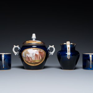 Een Frans 6-delig Sèvres-stijl theeservies met blauwe fondkleur, 19e eeuw — foto 5
