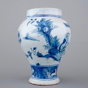 Een Frans blauw-wit chinoiserie vaasje, Nevers, ca. 1700 — foto 4