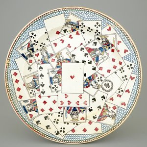 Een Frans bord met decor van speelkaarten, ca. 1800, Ferrière-la-Petite — foto 1