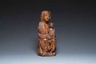 Een Franse eikenhouten 'Sedes Sapientiae' sculptuur, 13/14e eeuw
