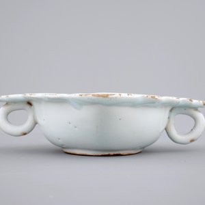 Een Franse faience sauskom, Rouen, 18e eeuw — foto 3