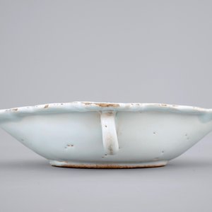 Een Franse faience sauskom, Rouen, 18e eeuw — foto 4