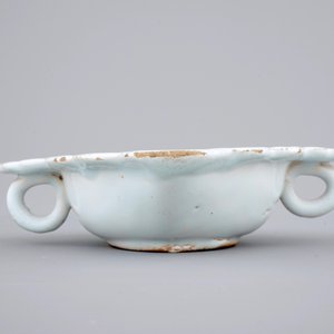 Een Franse faience sauskom, Rouen, 18e eeuw — foto 5