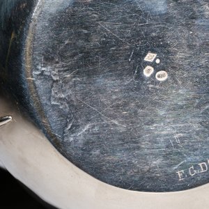 Een Franse zilveren koffiekan met parelrand en houten handvat, Parijs, ca. 1798-1809 — foto 8