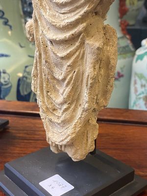 Een Gandhara stucco fragment van een Sakyamuni hoofd en een hoofd van Bodhisattva in grijze schist, 1/4e eeuw — foto 17
