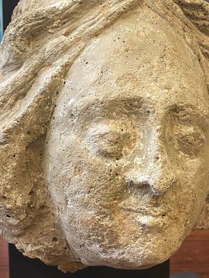 Een Gandhara stucco fragment van een Sakyamuni hoofd en een hoofd van Bodhisattva in grijze schist, 1/4e eeuw — foto 10