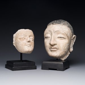 Een Gandhara stucco hoofd van Boeddha en een zeldzaam stucco hoofd van Boeddha Skyamuni, 4e eeuw — foto 1