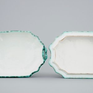 Een gedekselde terrine op onderschaal in Brussels aardewerk met decor van vlinders en rupsen, 18e eeuw — foto 7