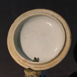 Een gedraaide Chinese blauw-witte dekselkan met metalen montuur, Kangxi — foto 9