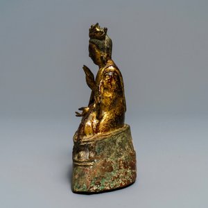 Een gelakte en vergulde bronzen figuur van Boeddha, Birma, 17/18e eeuw — foto 3