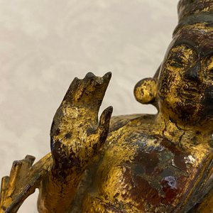 Een gelakte en vergulde bronzen figuur van Boeddha, Birma, 17/18e eeuw — foto 8