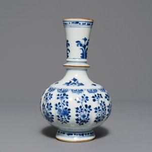 Een gelobde Chinese blauwwitte hookah-basis voor de islamitische markt, Kangxi — foto 2