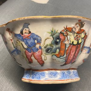 Een gelobde Chinese famille rose kom, Tonghzi merk en periode — foto 12