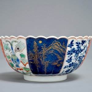 Een gelobde Chinese famille verte kom met decor van schelpen, Kangxi — foto 2
