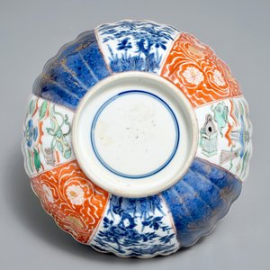 Een gelobde Chinese famille verte kom met decor van schelpen, Kangxi — foto 6