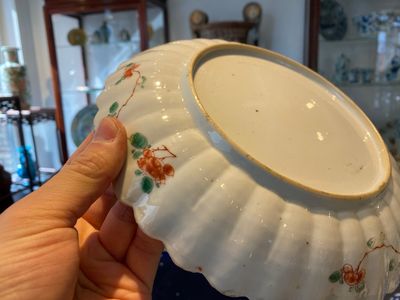 Een gelobde Chinese famille verte schotel en een kom, Kangxi — foto 11