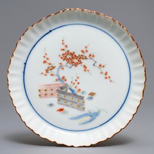 Een gelobde Japanse Kakiemon kom en een bordje, Edo, 18e eeuw — foto 2