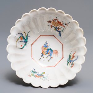 Een gelobde Japanse Kakiemon kom en een bordje, Edo, 18e eeuw — foto 8