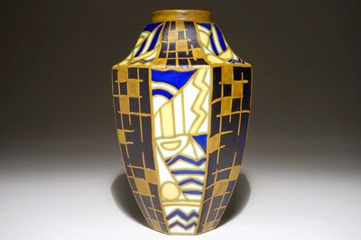 Een geometrische Art Deco vaas, Maurice Delvaux en Charles Catteau voor Boch Frères Keramis, gedat. 1929