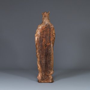 Een gepolychromeerd eikenhouten figuur van een Madonna met kind, Frankrijk, 2e helft 16e eeuw — foto 3