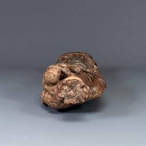 Een gepolychromeerd eikenhouten figuur van een Madonna met kind, Frankrijk, 2e helft 16e eeuw — foto 5