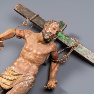 Een gepolychromeerd houten beeld van de gekruisigde Sint-Dismas of 'De goede dief', Spanje, 16e eeuw — foto 10
