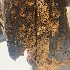 Een gepolychromeerde eikenhouten figuur van een Madonna met kind, 1e helft 16e eeuw — foto 13