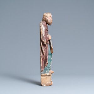 Een gepolychromeerde eikenhouten figuur van Sint-Thomas op een basis met wapenschild, Normandië, Frankrijk, ca. 1510 — foto 3