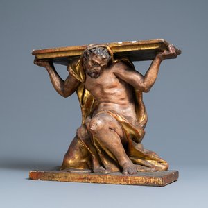 Een gepolychromeerde en vergulde console met een geknielde atlant, Italië, 17e eeuw — foto 1