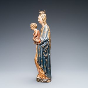Een gepolychromeerde en vergulde notenhouten figuur van een Madonna met kind, zgn. Mechels popje, 1e helft 16e eeuw — foto 3