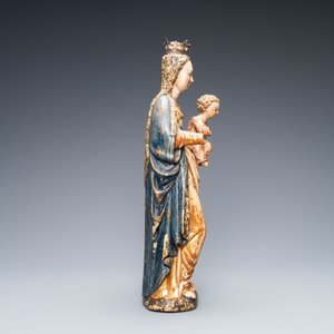 Een gepolychromeerde en vergulde notenhouten figuur van een Madonna met kind, zgn. Mechels popje, 1e helft 16e eeuw — foto 5