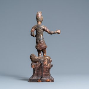 Een gepolychromeerde figuur van Sint-Adriaan op reliekhouder, 17e eeuw — foto 3