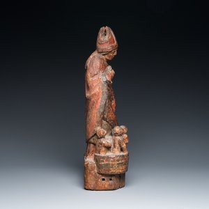 Een gepolychromeerde houten sculptuur van Sint-Nikolaas met drie badende jongens, 15/16e eeuw — foto 4